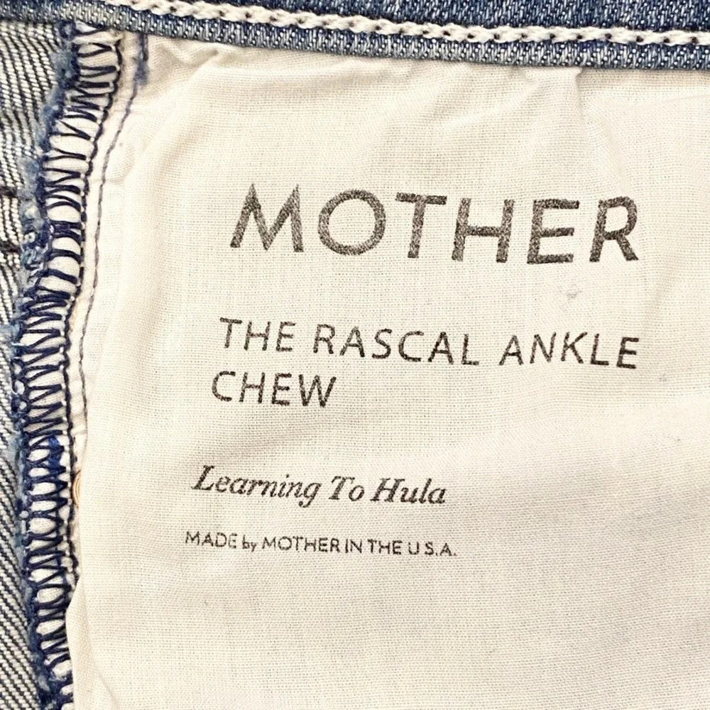 MOTHER The Rascal Ankle Chew Jeans Learning to Hula Distressed Straight Crop 26